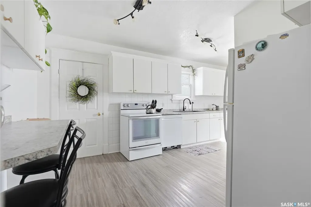 236 I Avenue N Saskatoon SK S7L 0G4