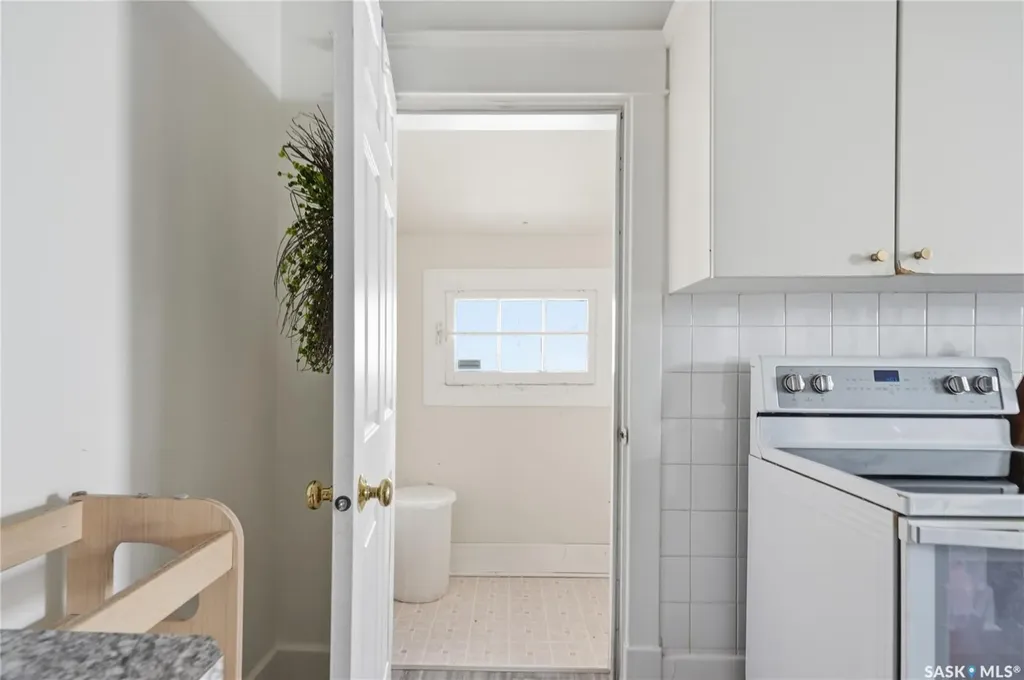 236 I Avenue N Saskatoon SK S7L 0G4