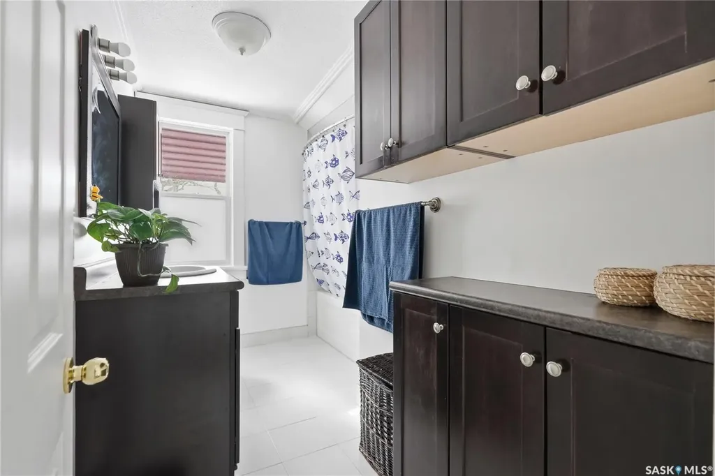 236 I Avenue N Saskatoon SK S7L 0G4
