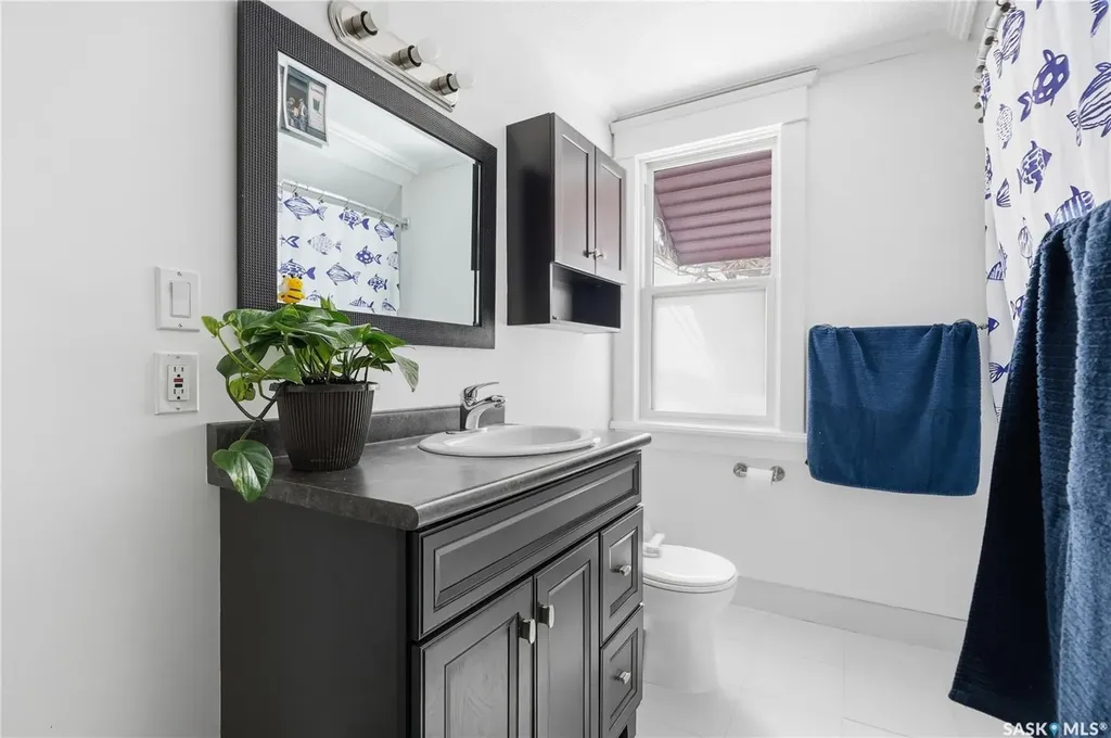 236 I Avenue N Saskatoon SK S7L 0G4