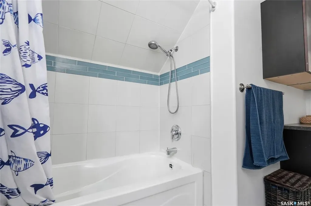236 I Avenue N Saskatoon SK S7L 0G4