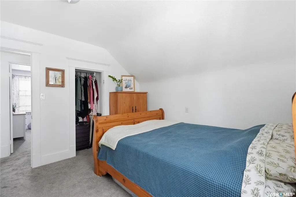236 I Avenue N Saskatoon SK S7L 0G4