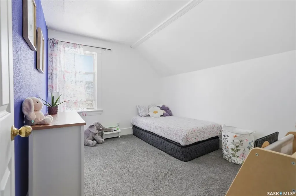 236 I Avenue N Saskatoon SK S7L 0G4