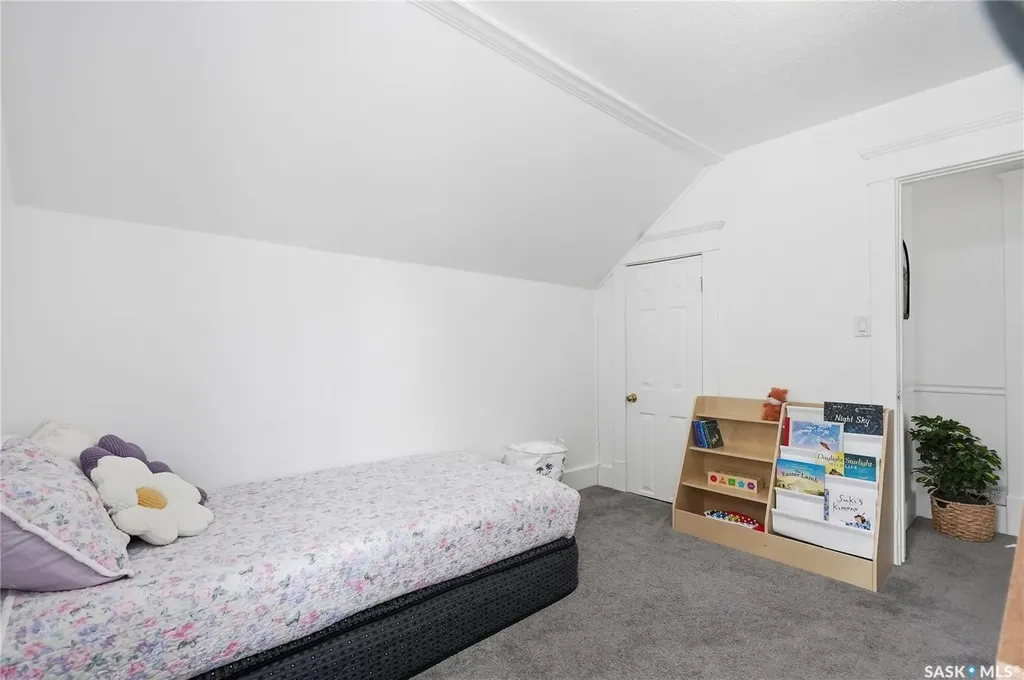 236 I Avenue N Saskatoon SK S7L 0G4