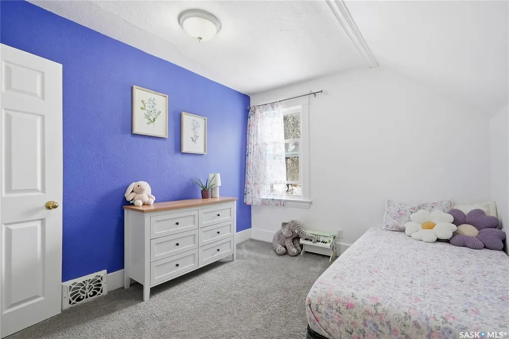 236 I Avenue N Saskatoon SK S7L 0G4