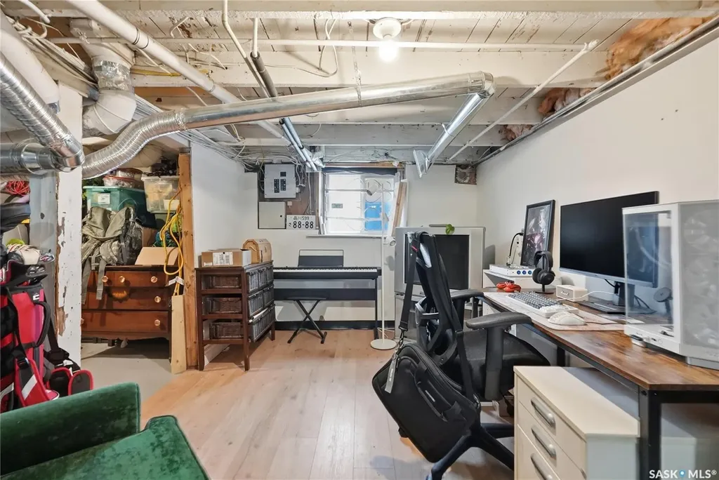 236 I Avenue N Saskatoon SK S7L 0G4