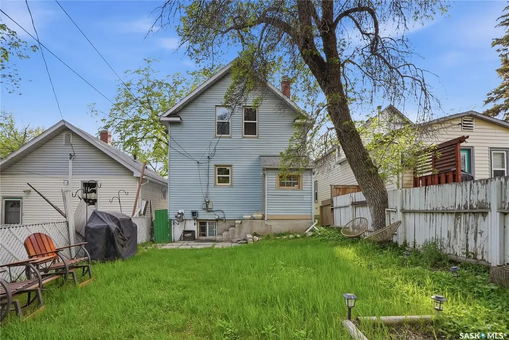 236 I Avenue N Saskatoon SK S7L 0G4