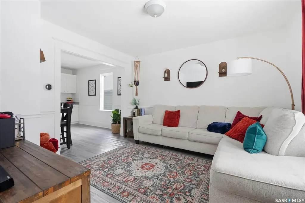 236 I Avenue N Saskatoon SK S7L 0G4