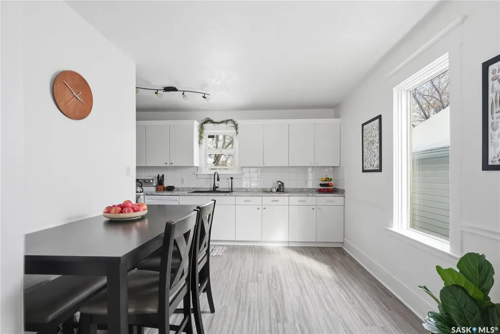 236 I Avenue N Saskatoon SK S7L 0G4