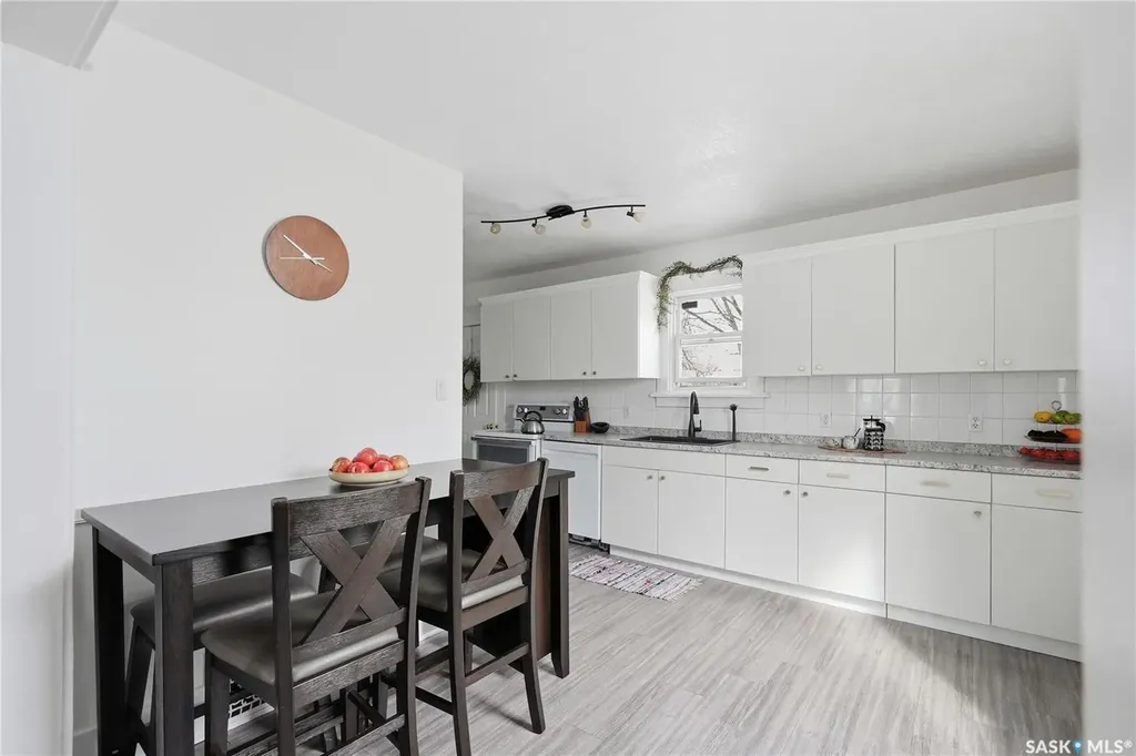236 I Avenue N Saskatoon SK S7L 0G4