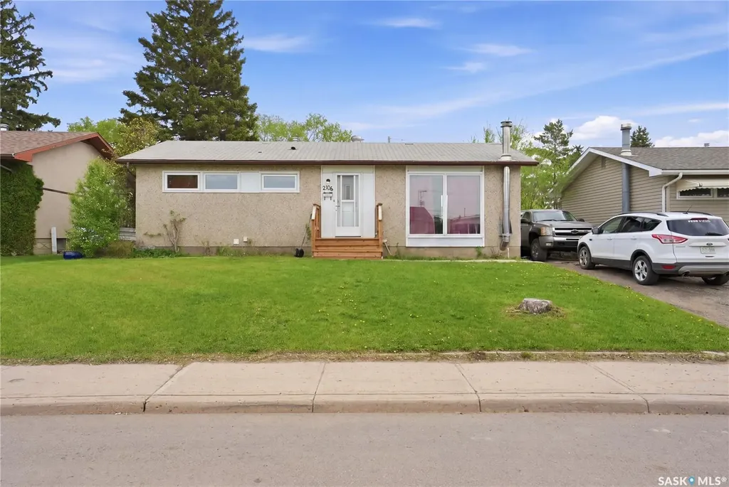 2106 101st Crescent North Battleford SK S9A 1C3