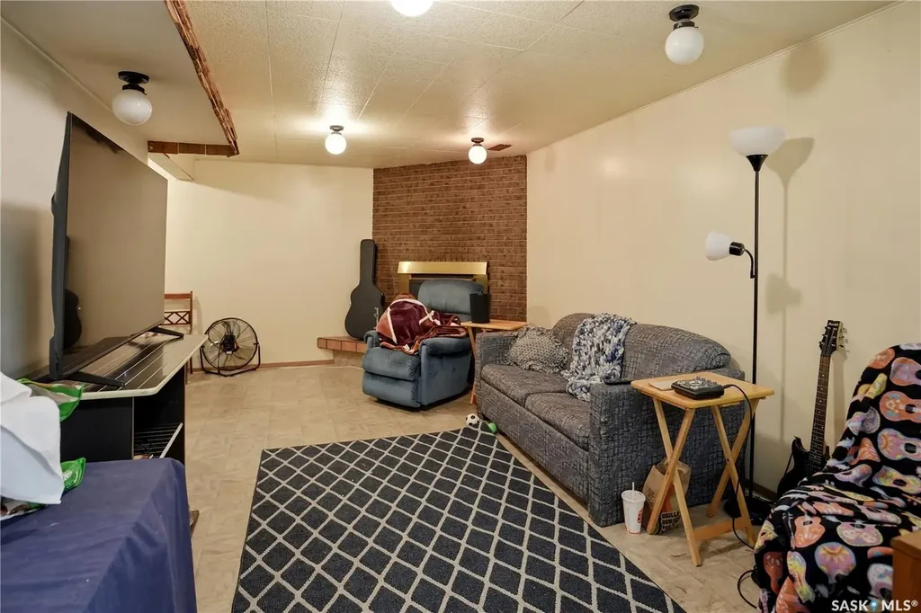 2106 101st Crescent North Battleford SK S9A 1C3
