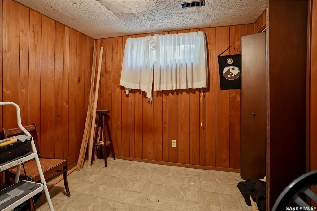 2106 101st Crescent North Battleford SK S9A 1C3