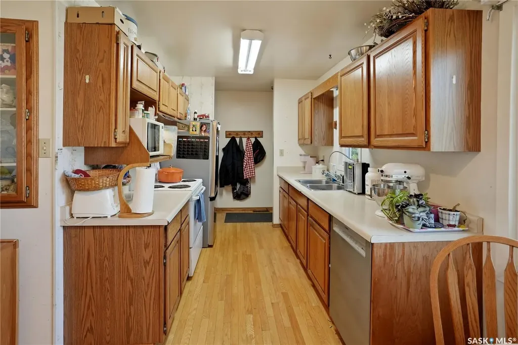 2106 101st Crescent North Battleford SK S9A 1C3