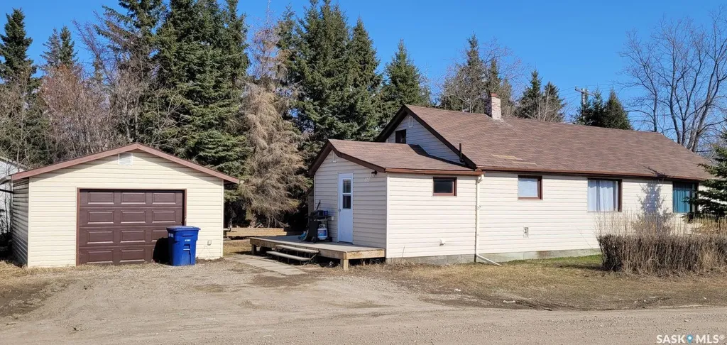 601 3rd Avenue E Meadow Lake SK S9X 1H7