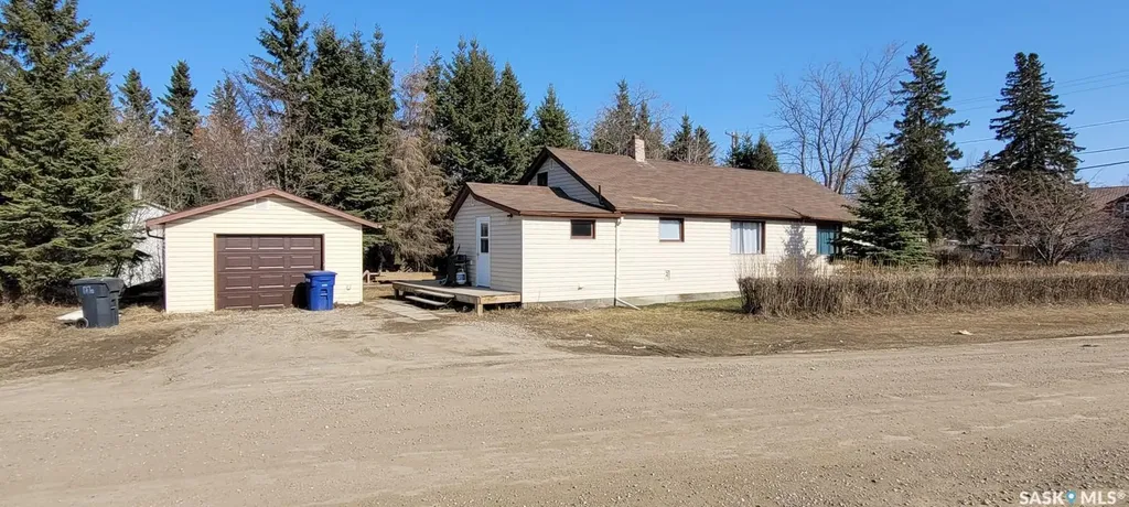 601 3rd Avenue E Meadow Lake SK S9X 1H7