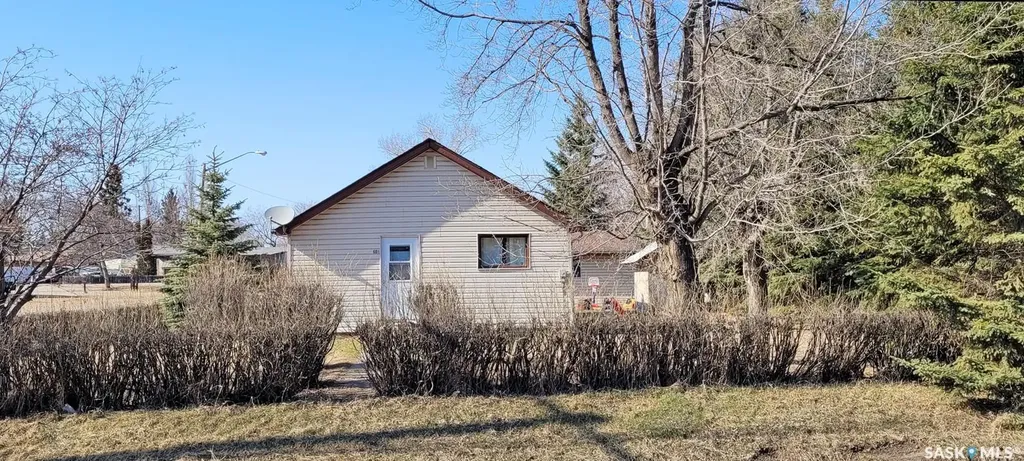 601 3rd Avenue E Meadow Lake SK S9X 1H7