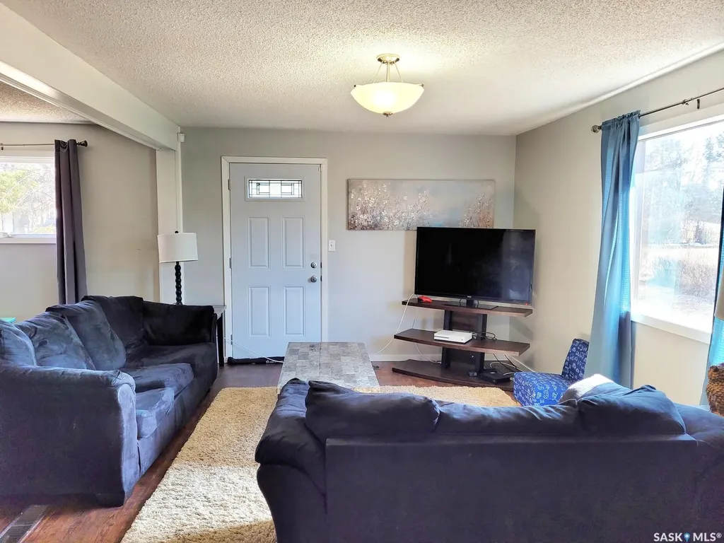601 3rd Avenue E Meadow Lake SK S9X 1H7