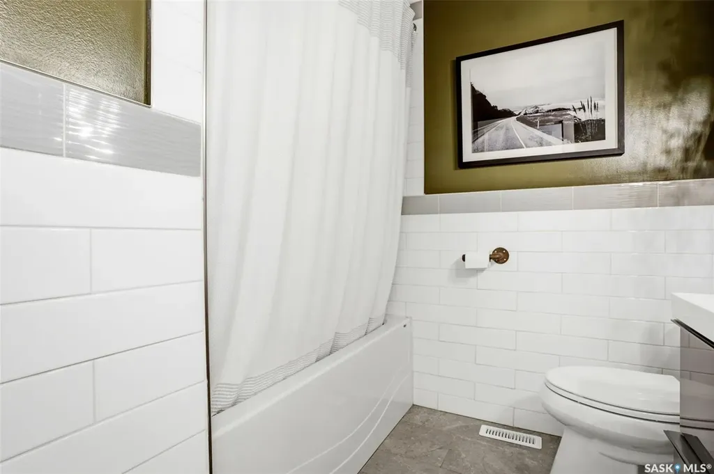 118 Mackenzie Crescent Regina SK S4N 5G5