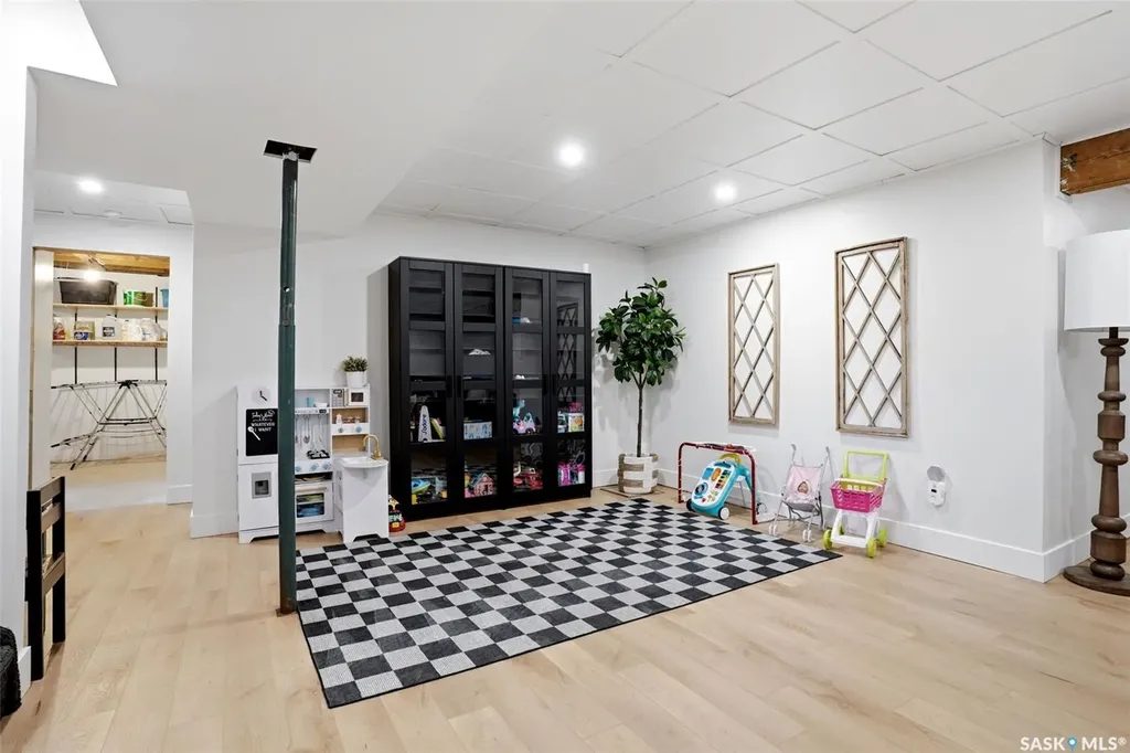 118 Mackenzie Crescent Regina SK S4N 5G5