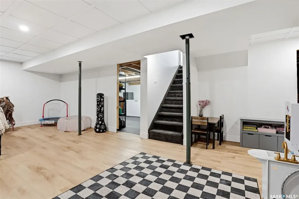 118 Mackenzie Crescent Regina SK S4N 5G5