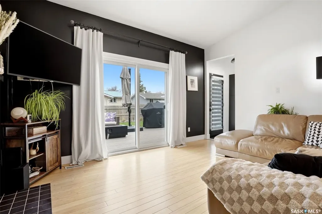 118 Mackenzie Crescent Regina SK S4N 5G5