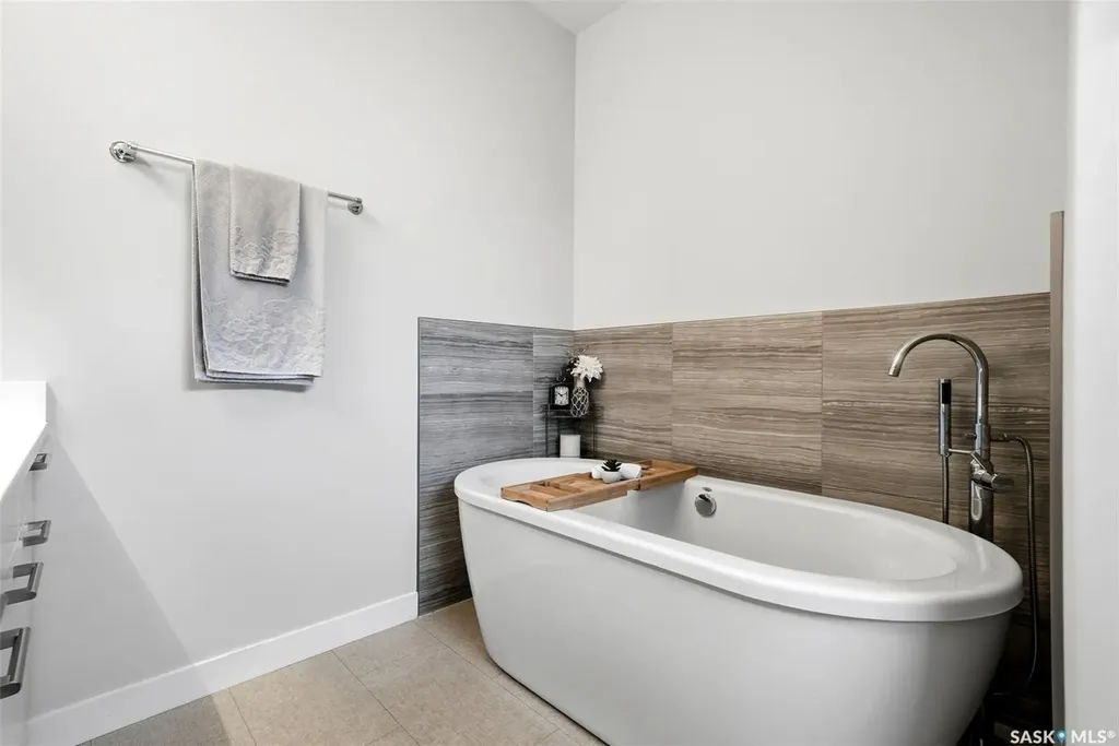4929 Green Brooks Way E Regina SK S4V 3K5