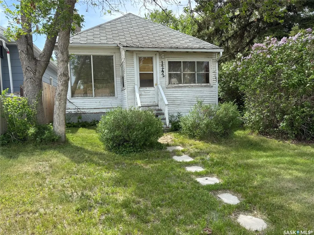 1242 Wolfe Avenue Moose Jaw SK S6H 1K2