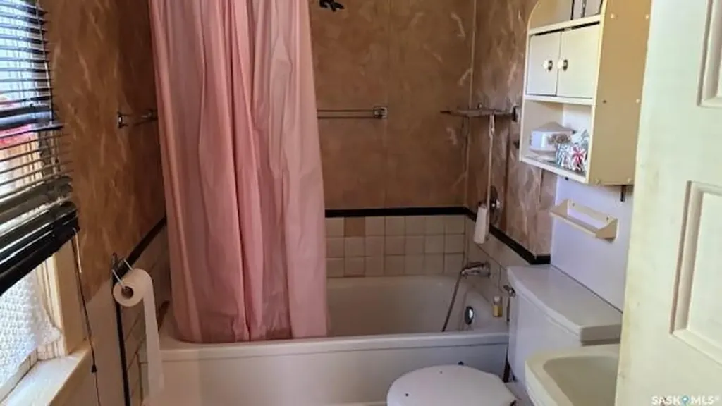 1242 Wolfe Avenue Moose Jaw SK S6H 1K2