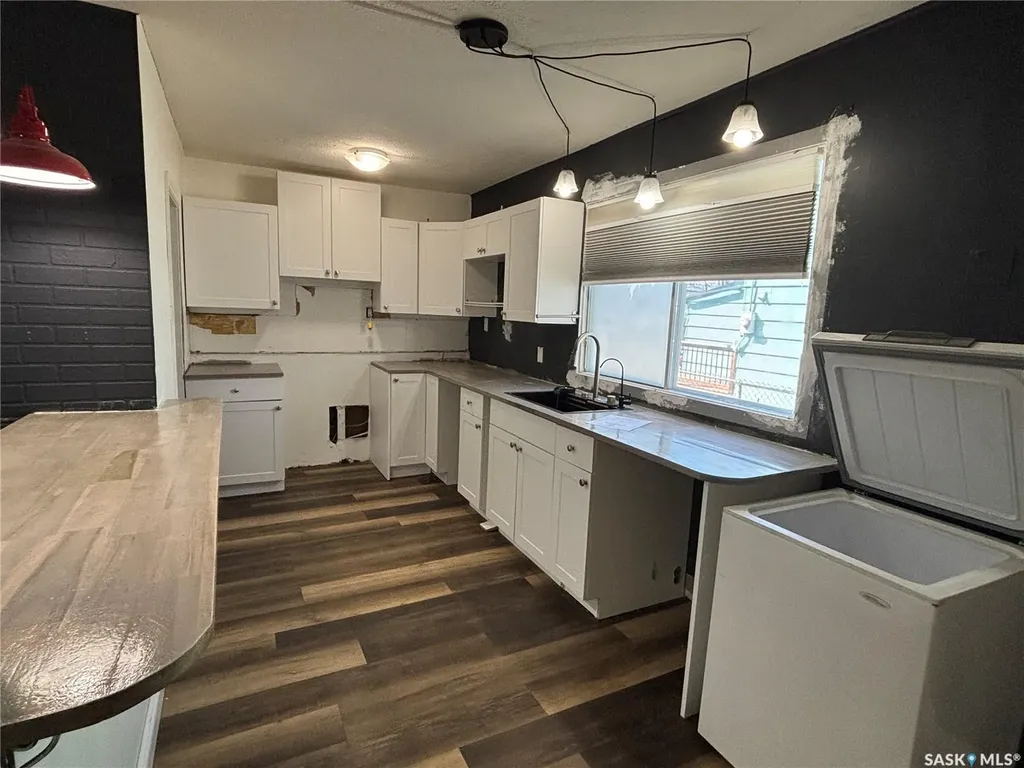 934 Atkinson Street Regina SK S4S 6B4