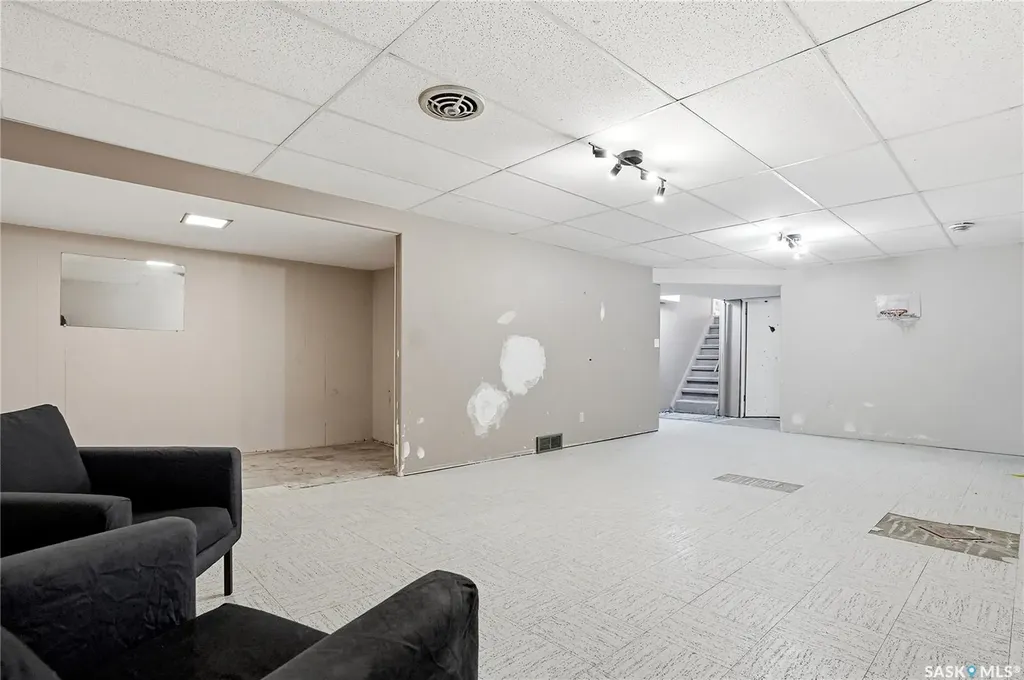 21 Potter Crescent Saskatoon SK S7H 3O2