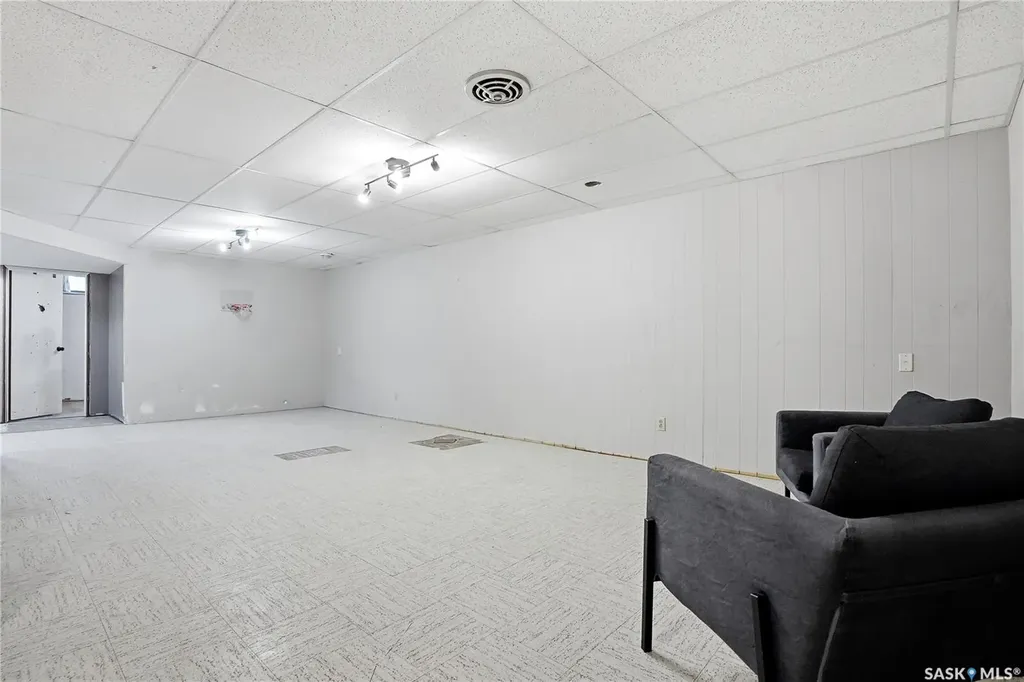 21 Potter Crescent Saskatoon SK S7H 3O2