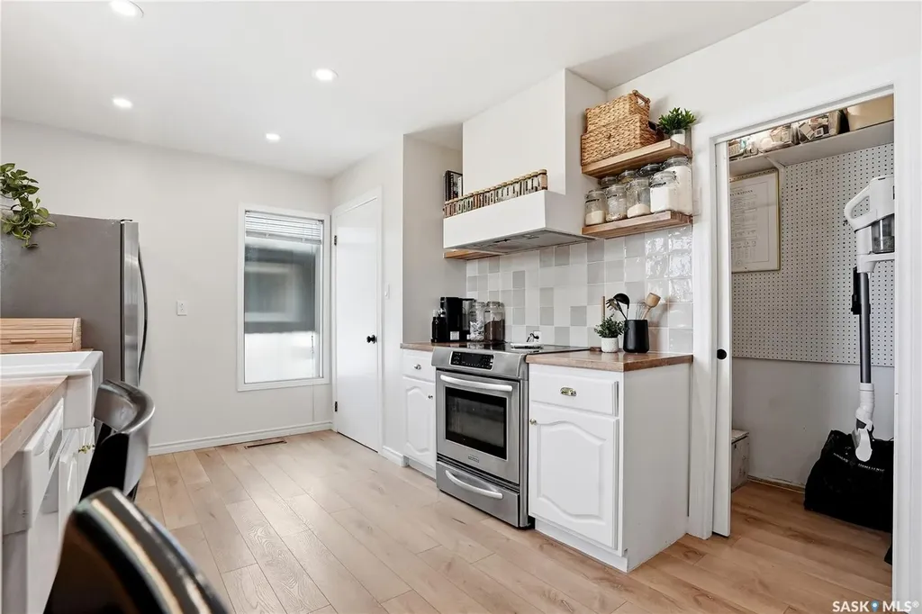 21 Potter Crescent Saskatoon SK S7H 3O2
