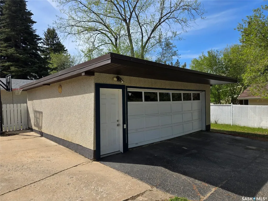 996 Bradshaw Place Prince Albert SK S6V 2P4