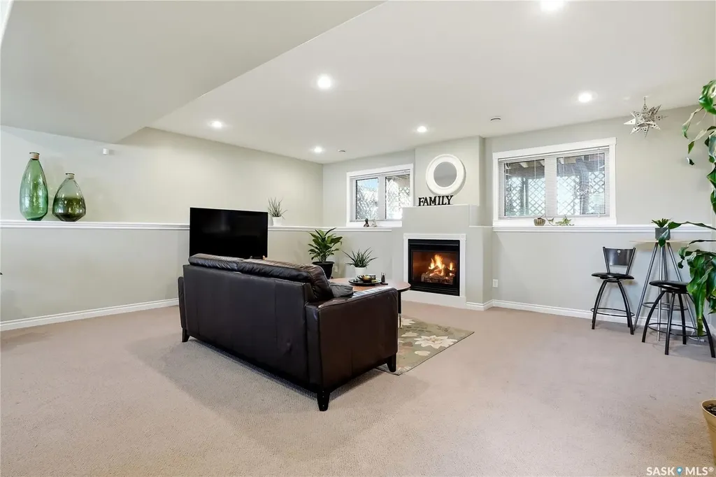 263 Beechmont Crescent Saskatoon SK S7V 1C8