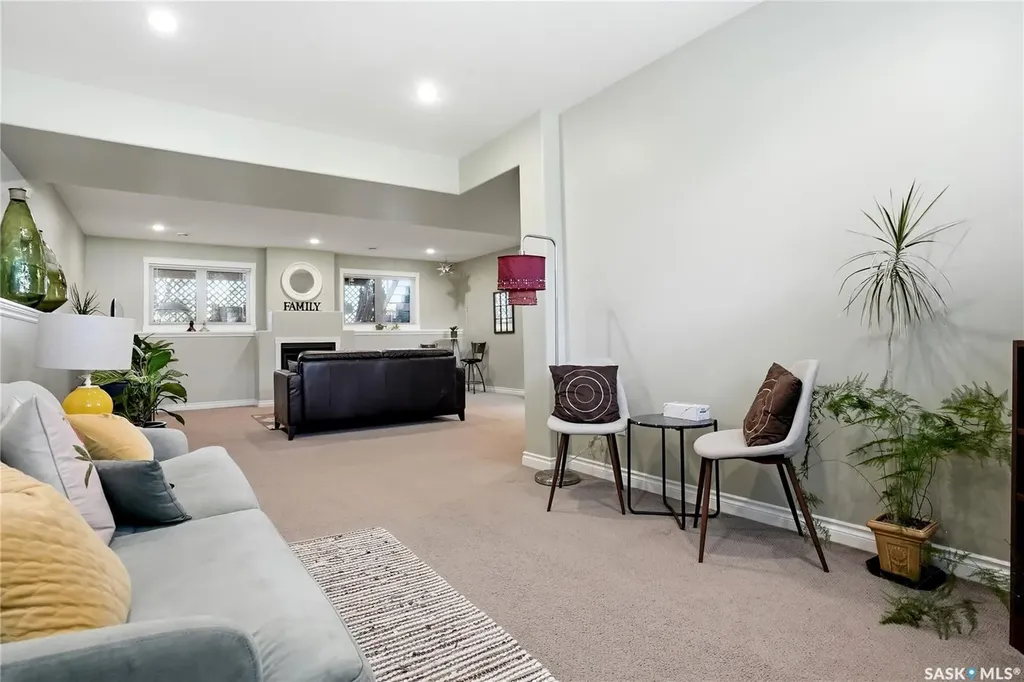 263 Beechmont Crescent Saskatoon SK S7V 1C8