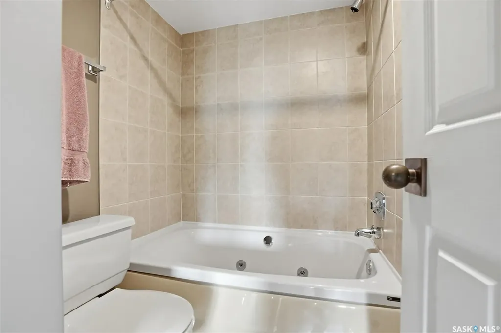 424 Spadina Crescent E Saskatoon SK S7K 6X7