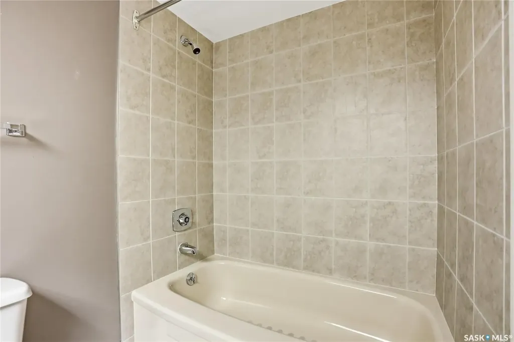 424 Spadina Crescent E Saskatoon SK S7K 6X7