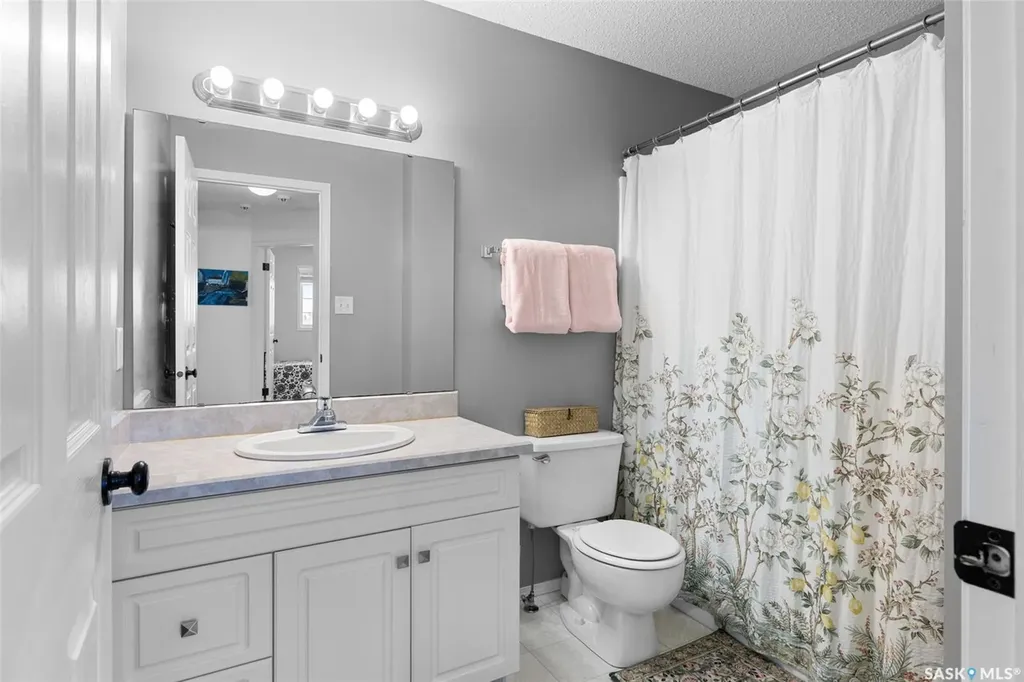 8628 Thurston Crescent Regina SK S4Y 1A3