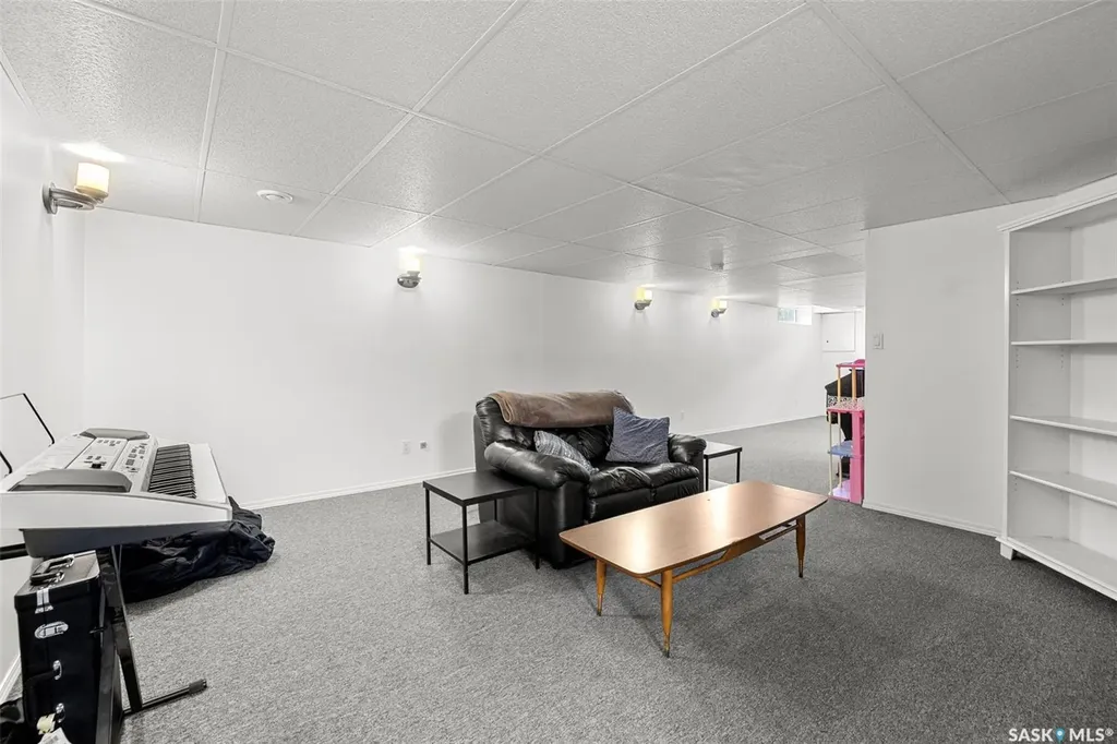 8628 Thurston Crescent Regina SK S4Y 1A3