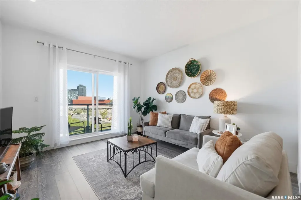 409 B Avenue S Saskatoon SK S7M 5M8