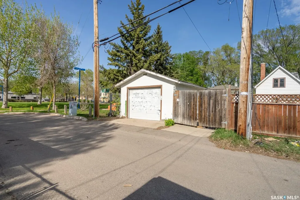 1840 Quebec Street Regina SK S4P 1J5