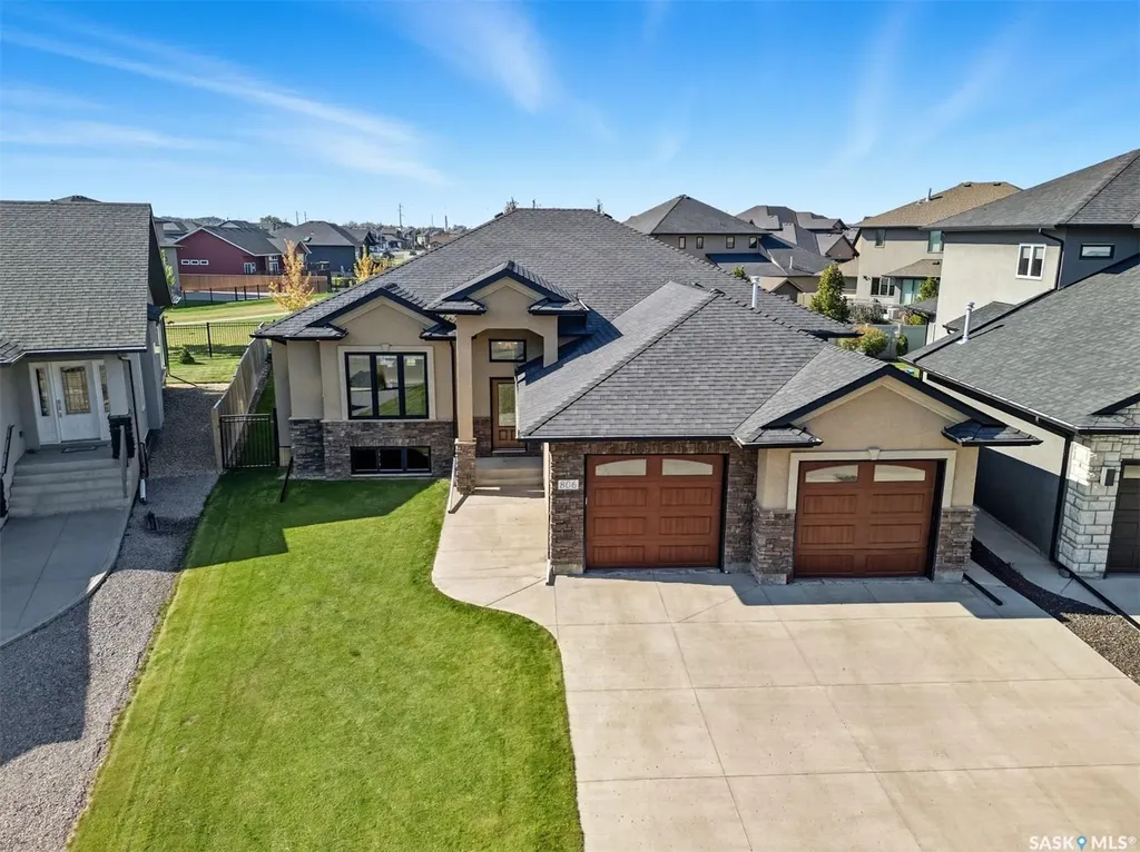 806 Gillies Crescent Saskatoon SK S7V 0C2
