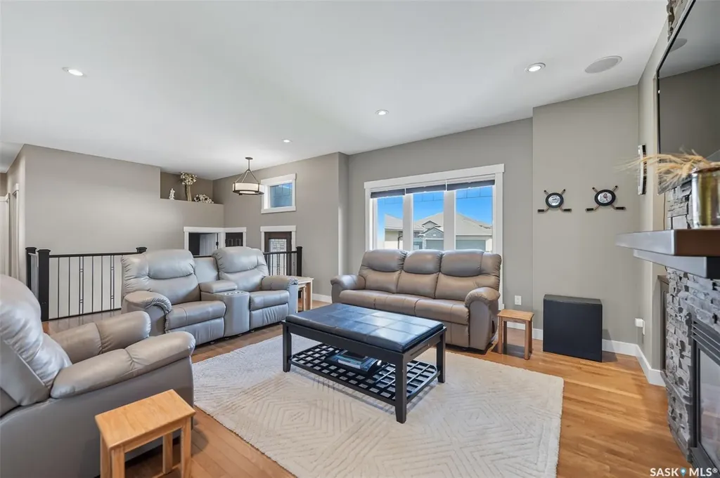 806 Gillies Crescent Saskatoon SK S7V 0C2