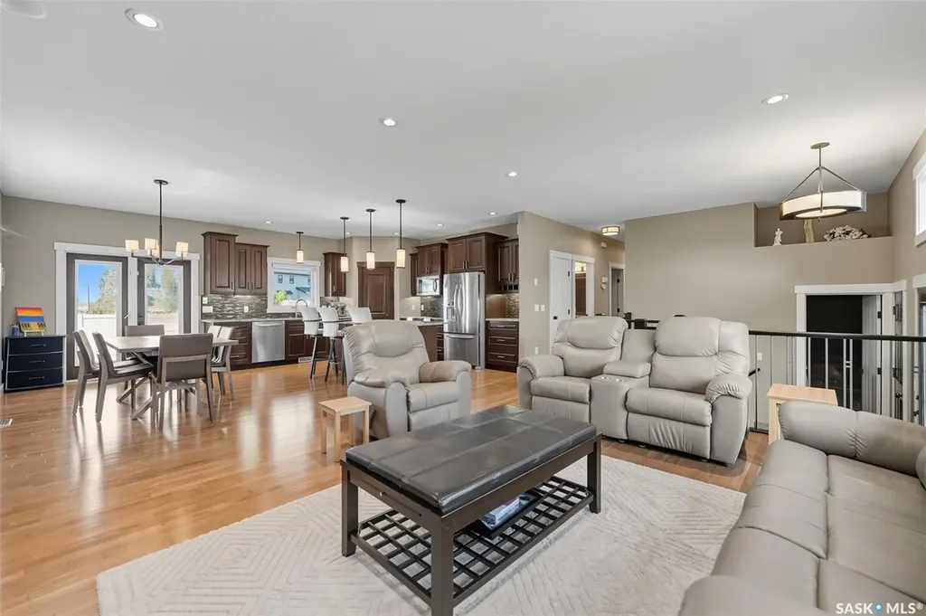 806 Gillies Crescent Saskatoon SK S7V 0C2