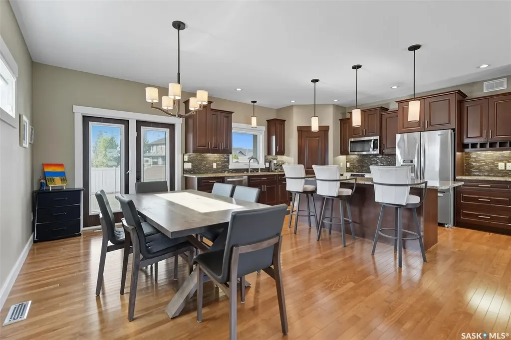 806 Gillies Crescent Saskatoon SK S7V 0C2