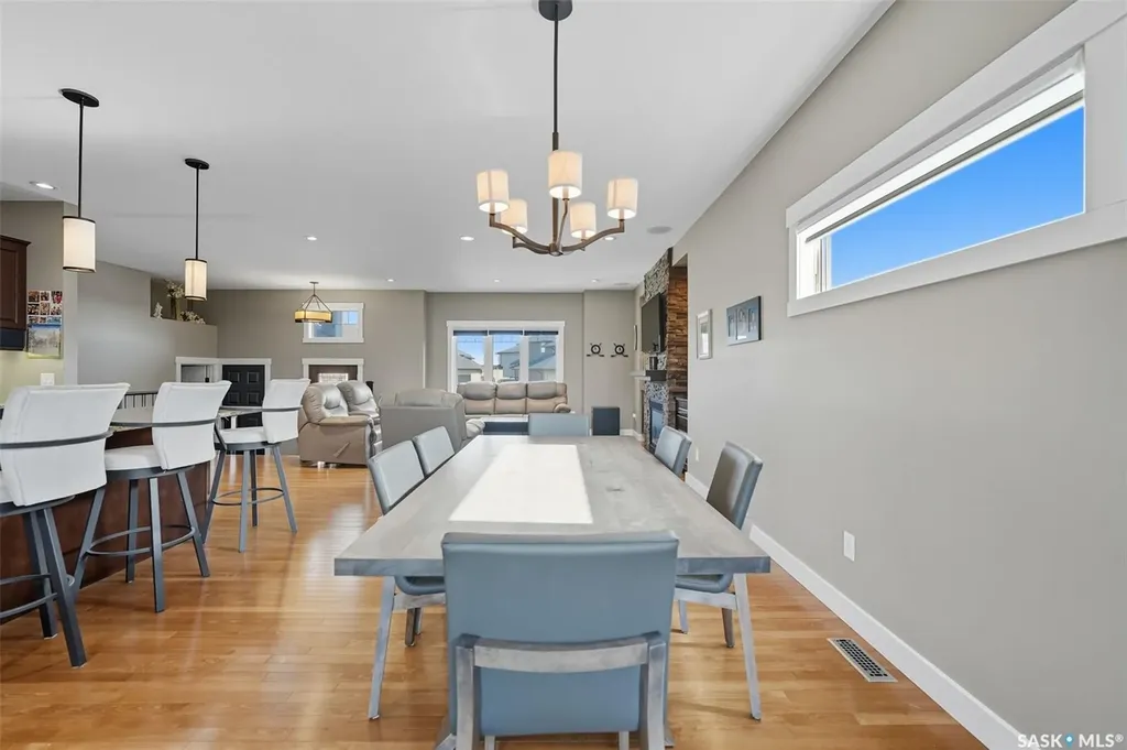 806 Gillies Crescent Saskatoon SK S7V 0C2