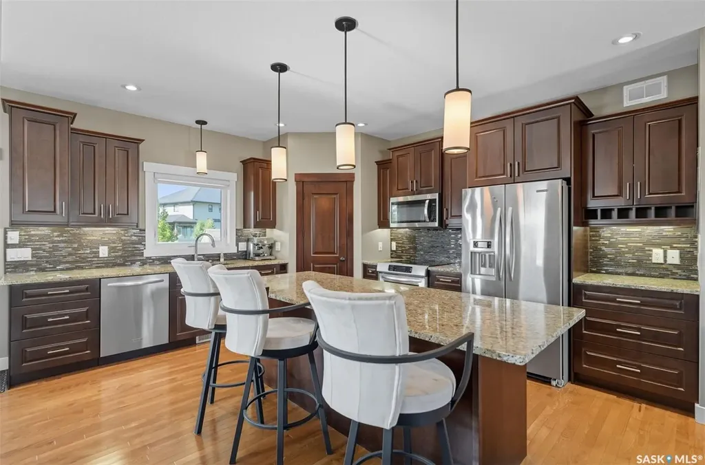806 Gillies Crescent Saskatoon SK S7V 0C2