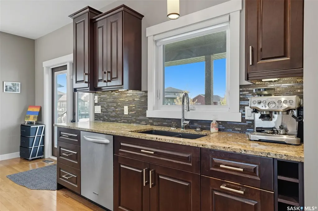 806 Gillies Crescent Saskatoon SK S7V 0C2