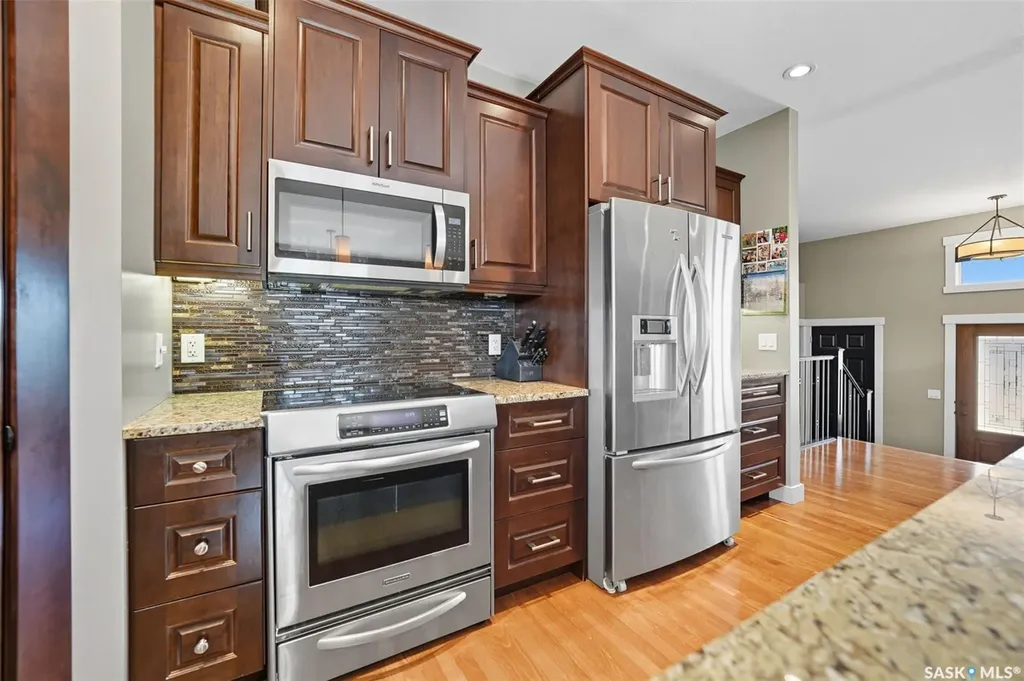 806 Gillies Crescent Saskatoon SK S7V 0C2